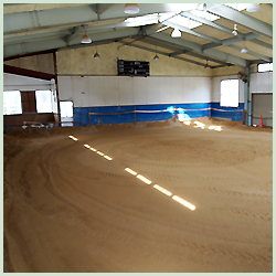 あきた乗馬クラブ インドア馬場